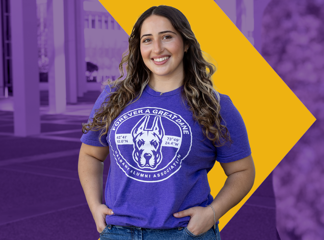 A student wearing a UAlbany tee shirt.