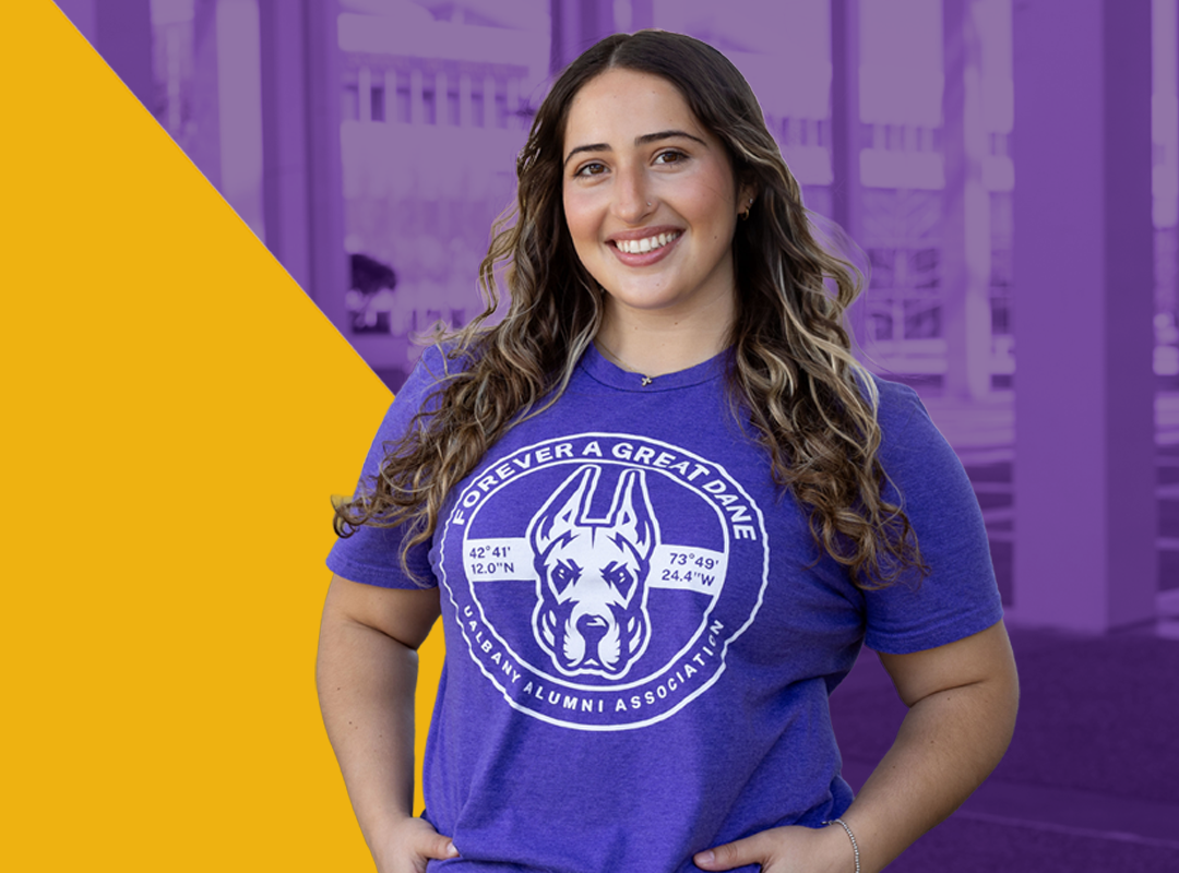A student wearing a UAlbany tee shirt.